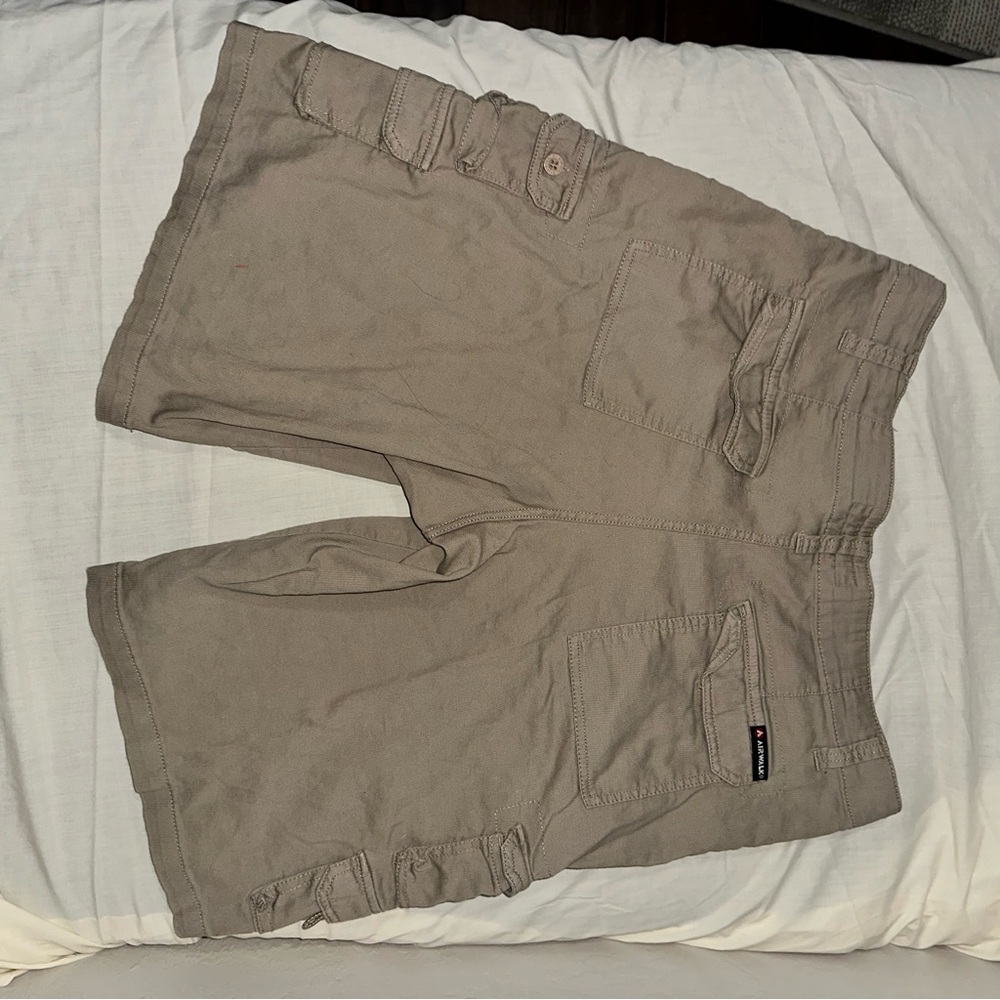 Men’s Y2K Cargo AIRWALK Shorts! Tan Cargo Shorts for Men - Picture 10 of 16